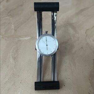 Vintage Alexandria Desk/Mantel Clock Designed Distinctive Contemporary/Art Deco